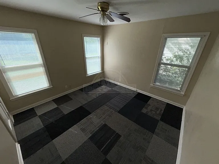 1102 Stewart St — Photo 10