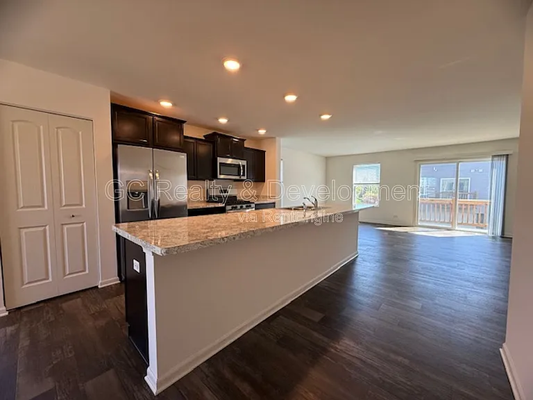 2372 Upland Rd — Photo 2