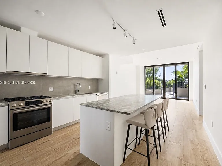 3034 Oak Ave #203 — Photo 4