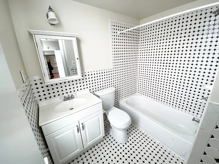 1136 Pine St #203 — Photo 7