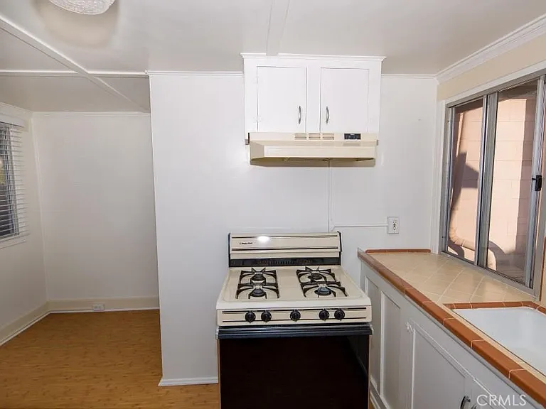 486 3rd St #4 — Photo 7