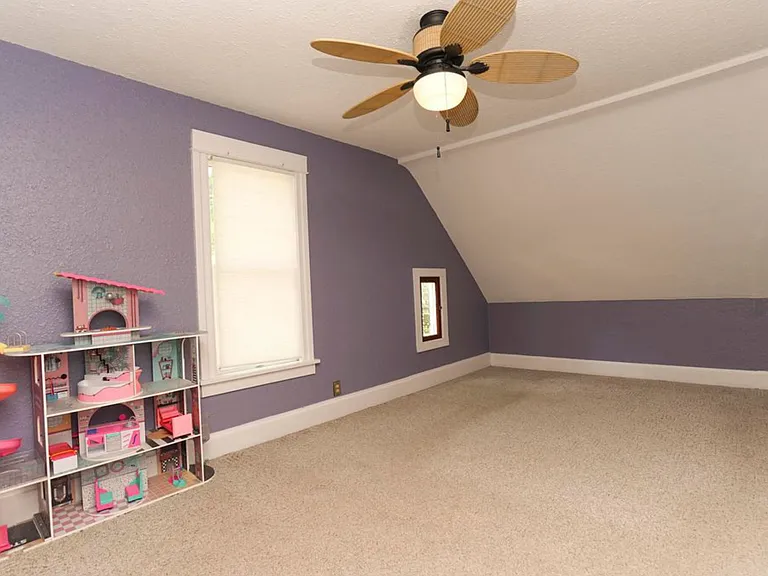 1005 C St — Photo 11