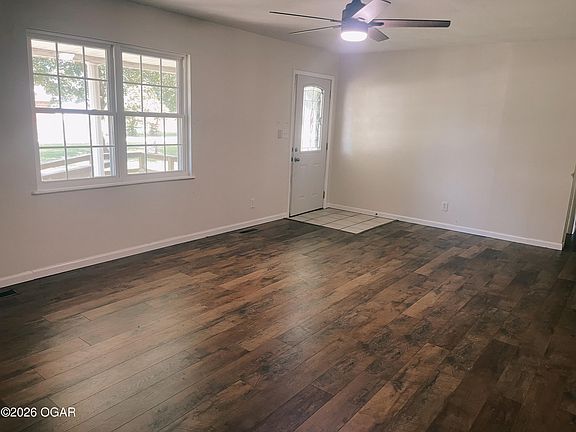 4th image of 221 Stella Ave
