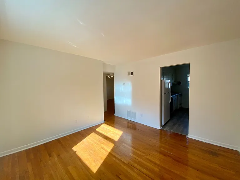 351 Hillcrest — Photo 12