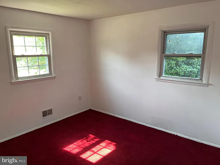 1145 Lower Ferry Rd — Photo 7