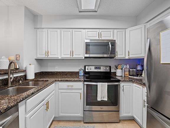 4th image of 5001 Grande Dr APT 222