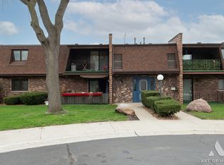 10600 S Brooklodge Ln APT 1B, Palos Hills, IL
