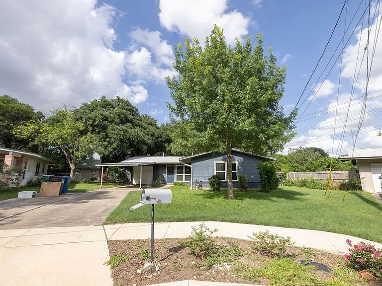 231 N Guilford Dr — Photo 1