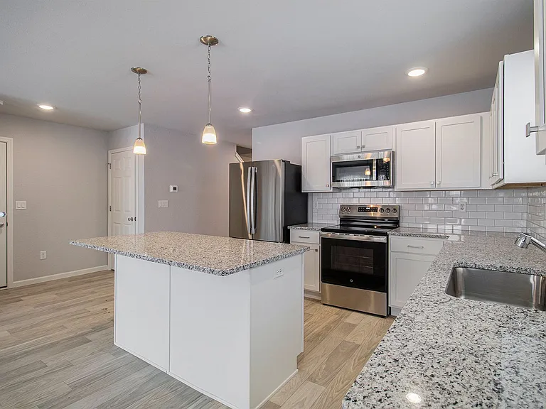 1221 Baker St — Photo 4
