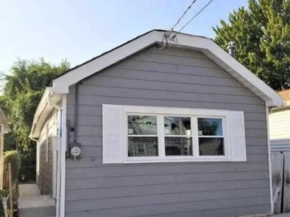 233 Freeborn St, Staten Island, NY 10306