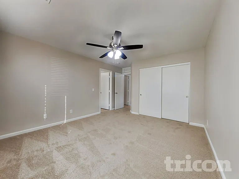 15204 N El Frio Ct — Photo 6