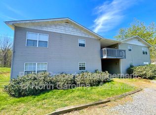 143 Carrion Ln, Candler, NC 28715