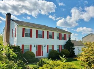 8 Arbor Meadow Dr, Cromwell, CT 06416