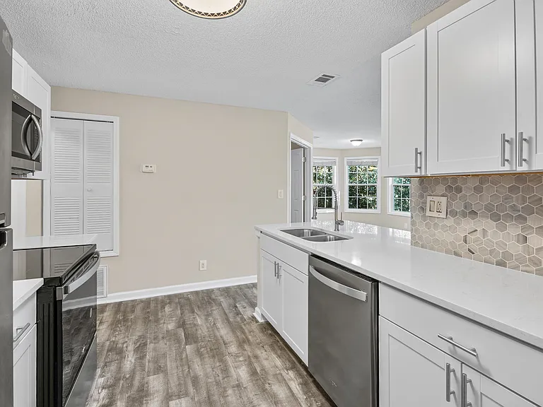 Cypress Pointe St — Photo 8