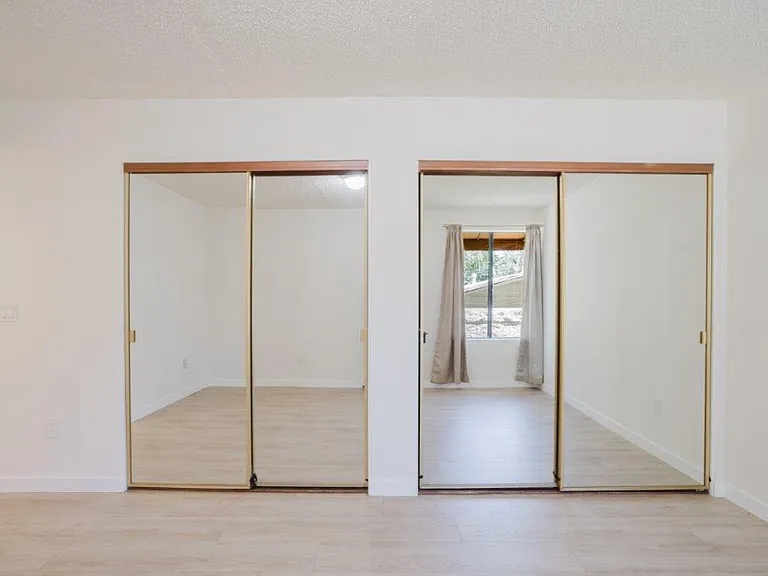 914 E Elk Ave #3 — Photo 28