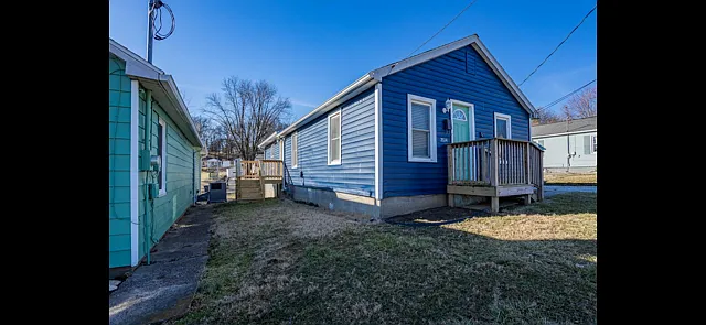 Little Blue House- 3 Bed/ 2 Bath in Heart of Westside Evansville — Photo 3