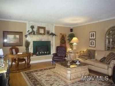 5th image of 775 Windsor Dr