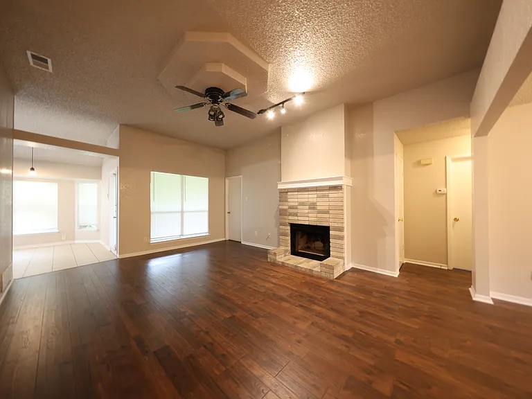 1702 Clairidge Ave — Photo 8