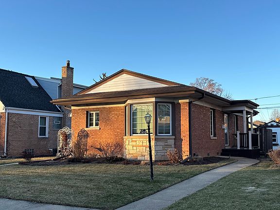 2nd image of 7634 W Palatine Ave