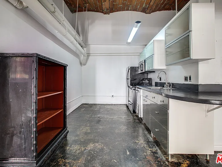 215 W 7th St #201 — Photo 5