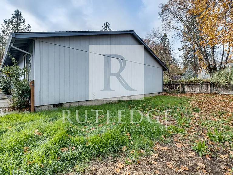 120 Mallory Ln — Photo 4