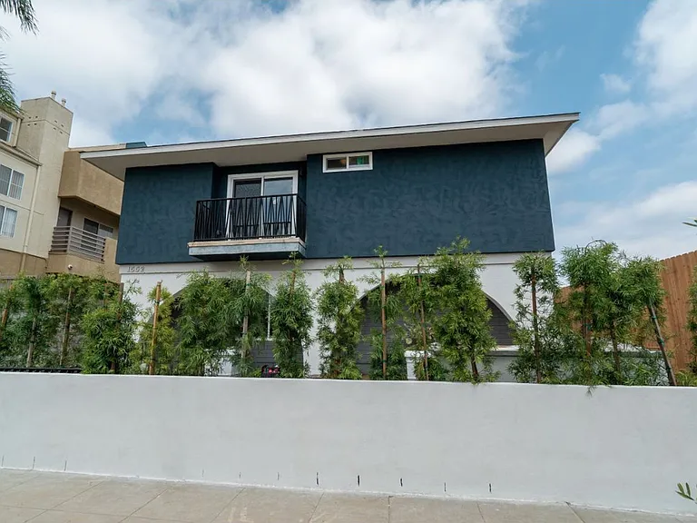 1552 Hi Point St — Photo 5