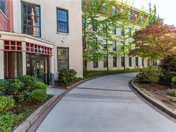 15 Higgins St APT 201, Smithfield, RI 02917