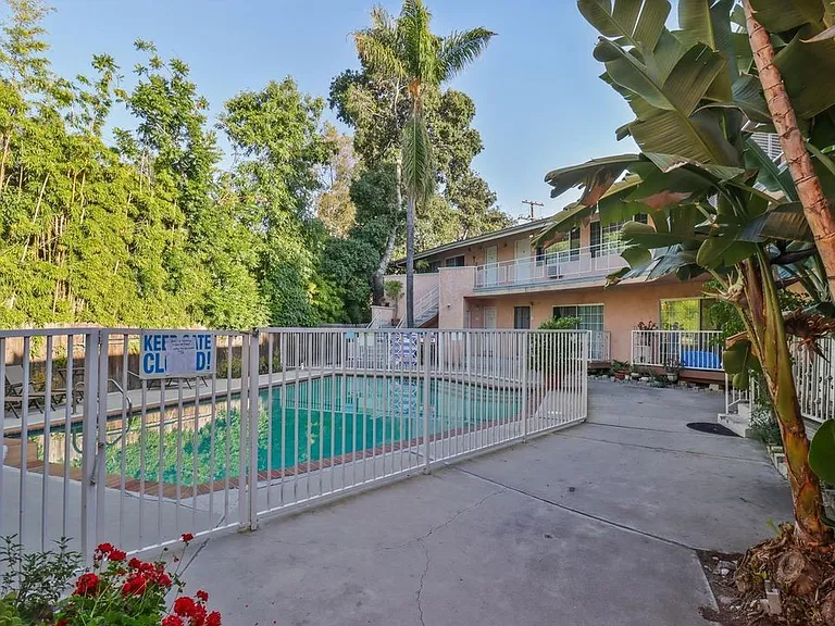 14332 Riverside Dr #5 — Photo 3