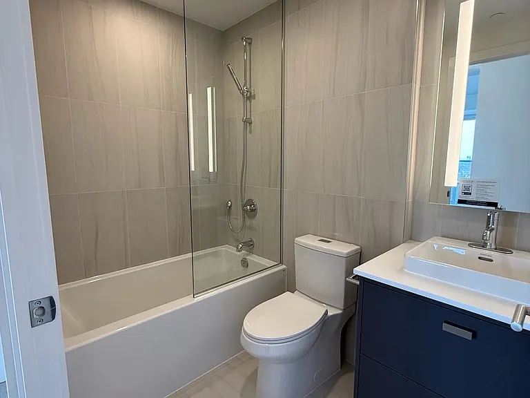10 Inn On The Park Dr #2204 — Photo 6
