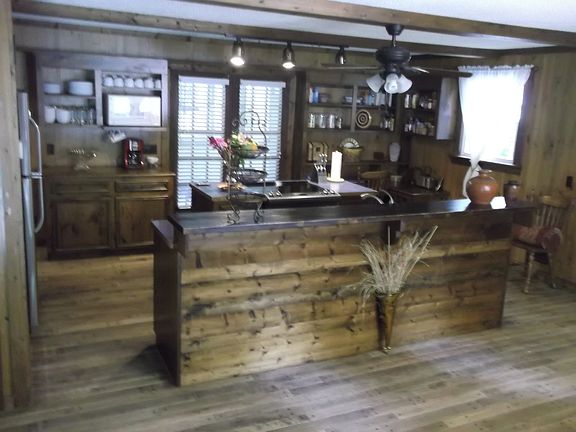 ANTIQUE BREAKFAST BAR