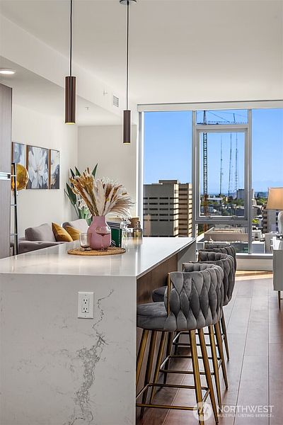 5th image of 800 Columbia Street #2607
