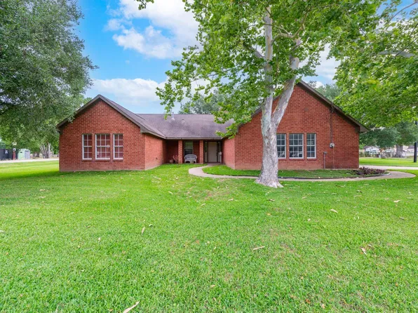 330 N 4th St, Beasley, TX 77417