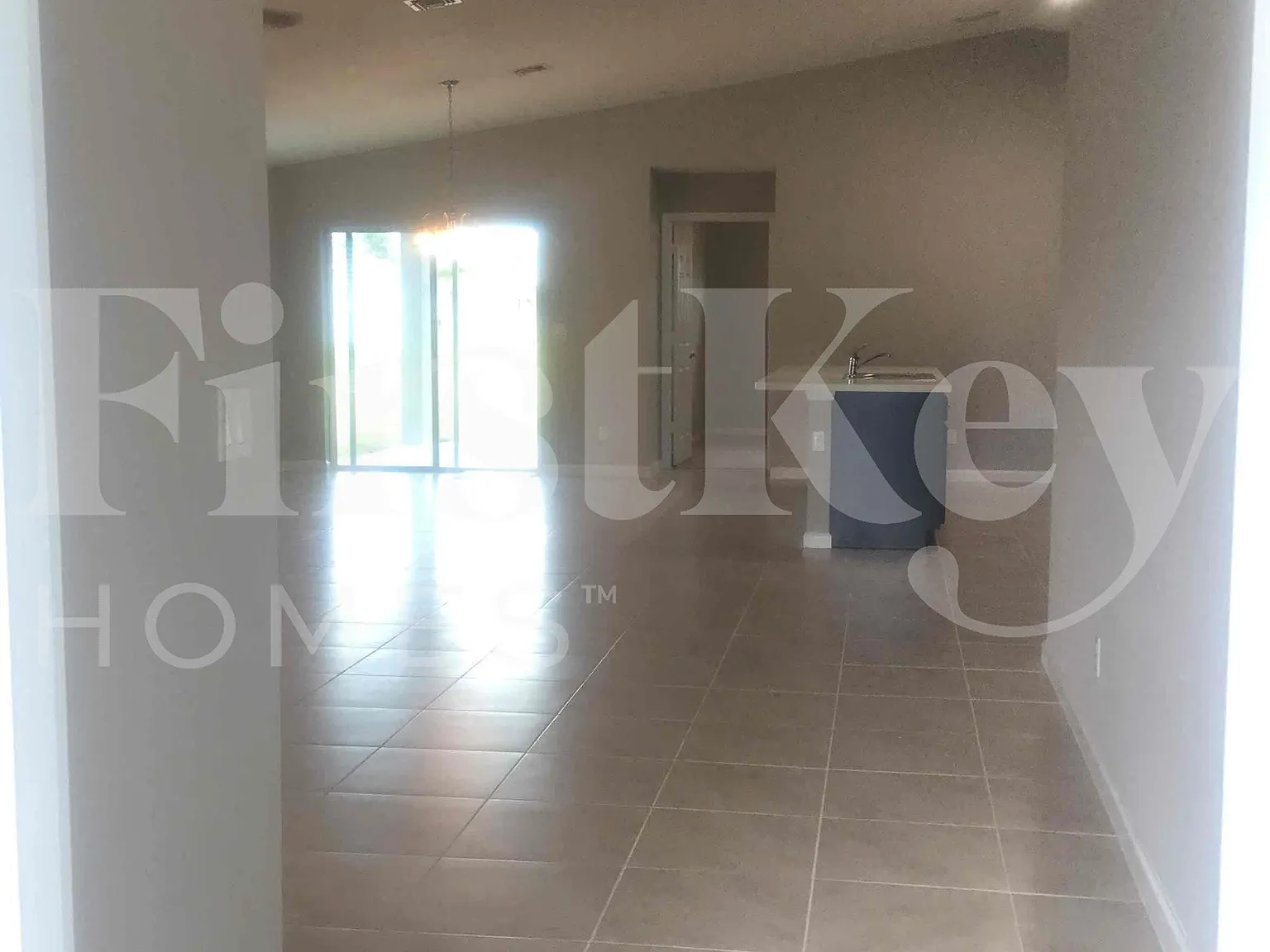 4 bed, 2.0 bath, 1833 sqft, $2,915 — Photo 2