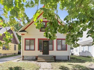 1207 N Hickory St, Champaign, IL 61820
