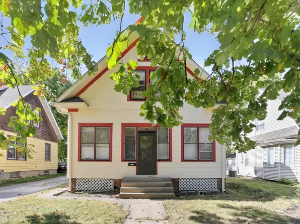 1207 N Hickory St, Champaign, IL 61820