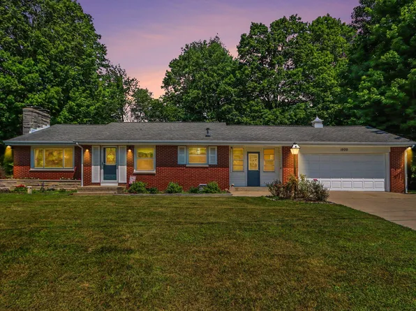 1500 Woodlure Dr, Kalamazoo, MI 49009