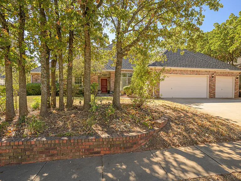 2424 Ashebury Way — Photo 3