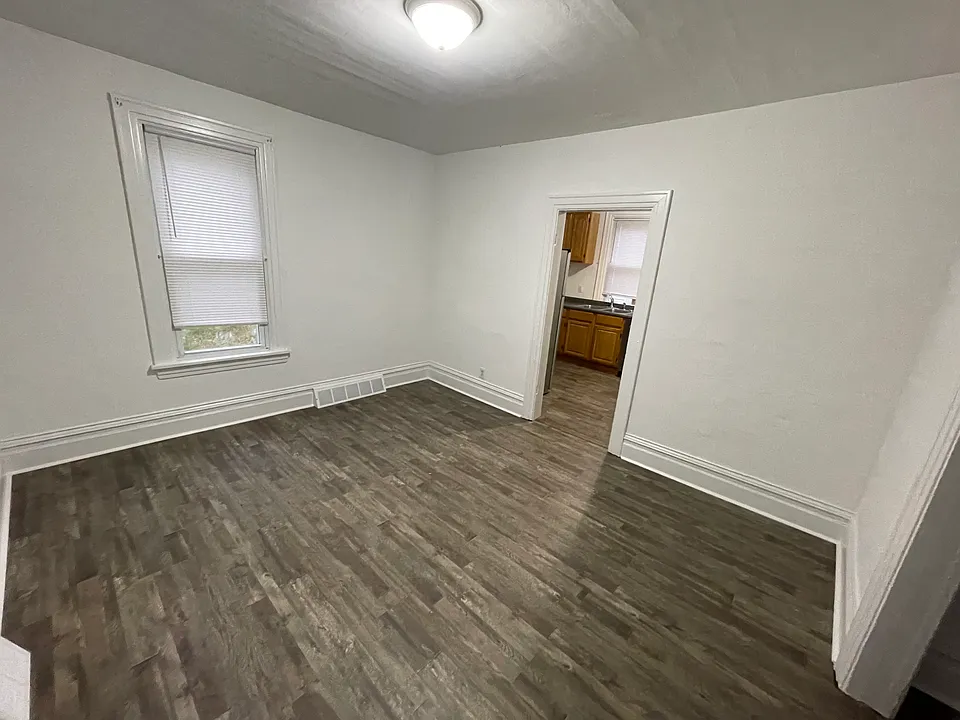 245 Glenn Ave