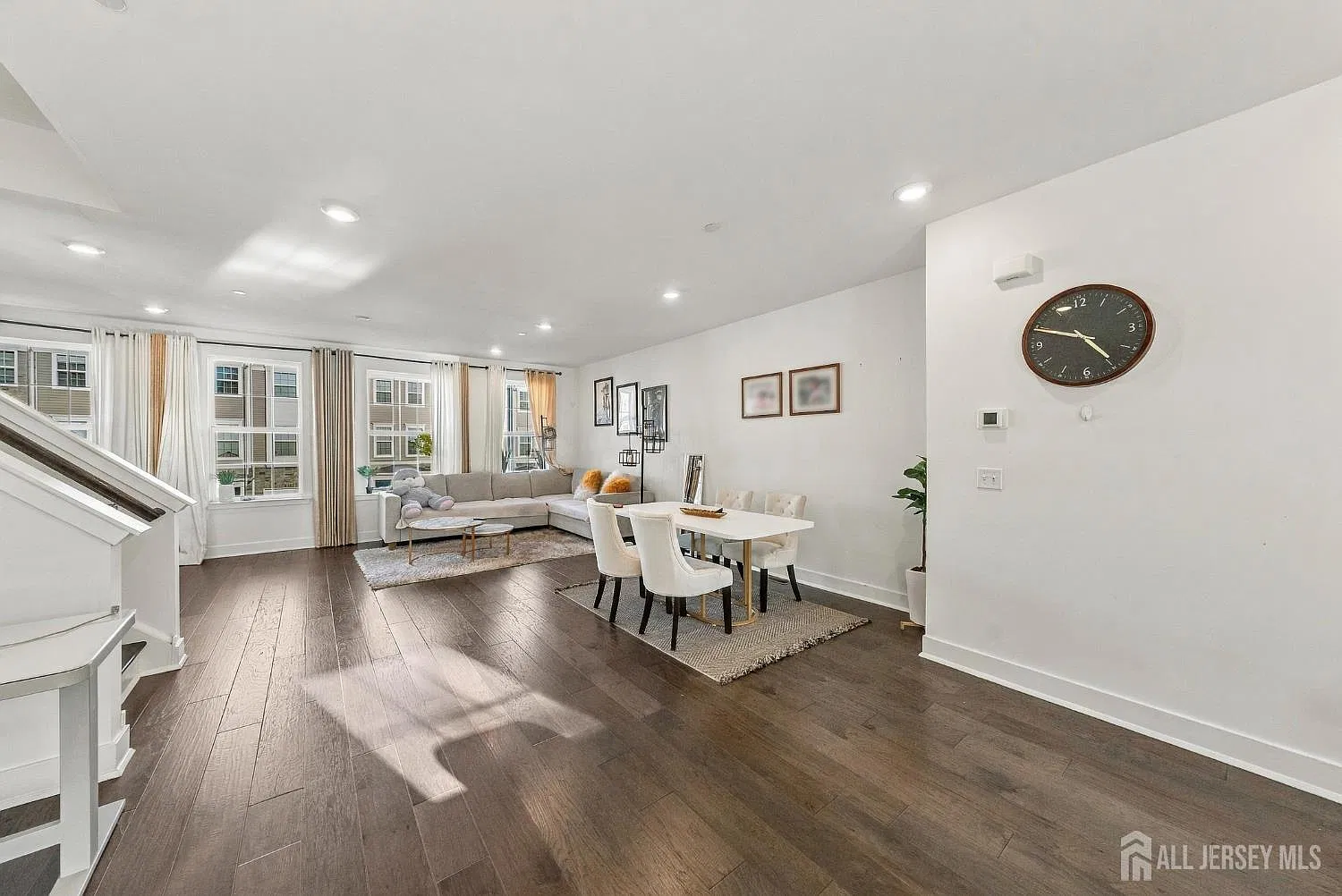 3 bed, 3.5 bath, 2233 sqft, $4,200 — Photo 3
