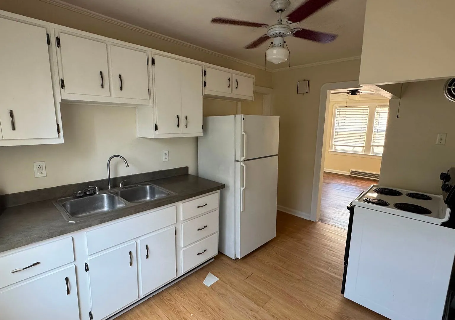15538 Munn Road Cleveland, OH 44111 — Photo 2