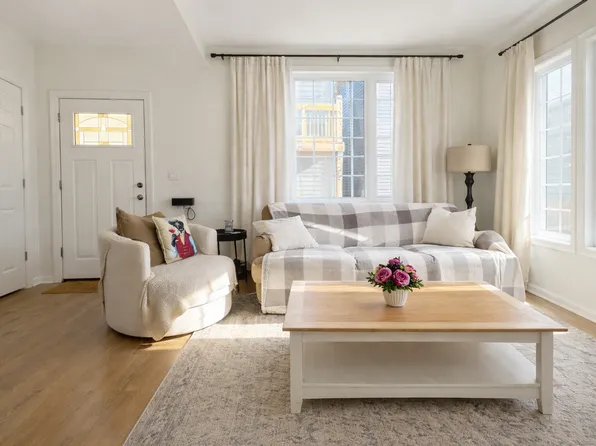 3324 N Drake Ave APT 1, Chicago, IL 60618