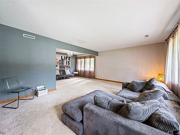 5th image of 9793 Stoney Creek Ln