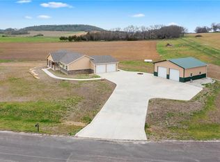 1746 N 1062nd Rd, Lawrence, KS 66046