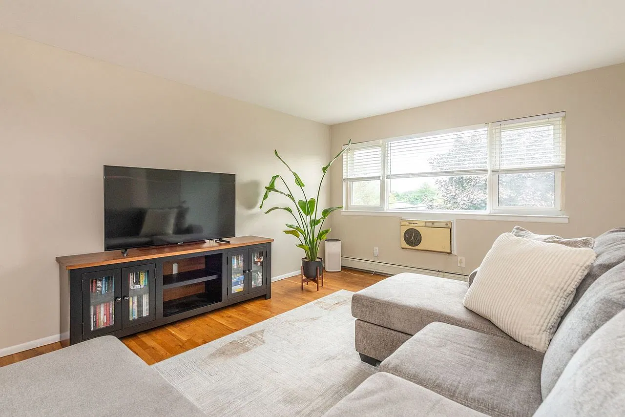 1 bed, $2,000 — Photo 3