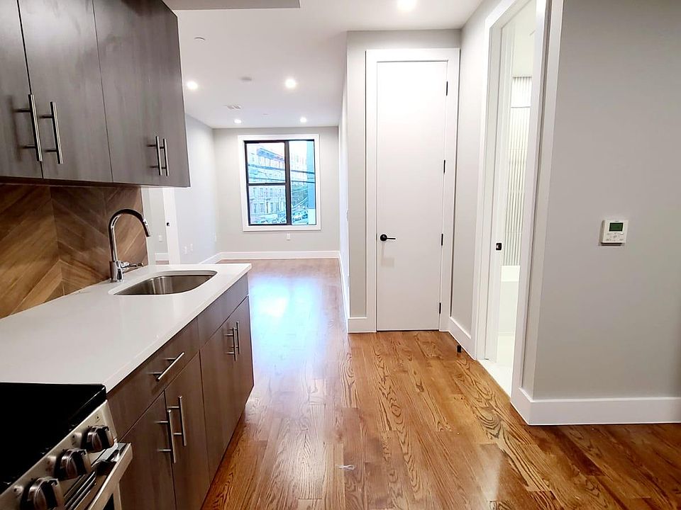 1st image of 2422 Grand Ave #3