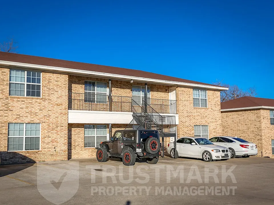 700 S Amy Ln #205