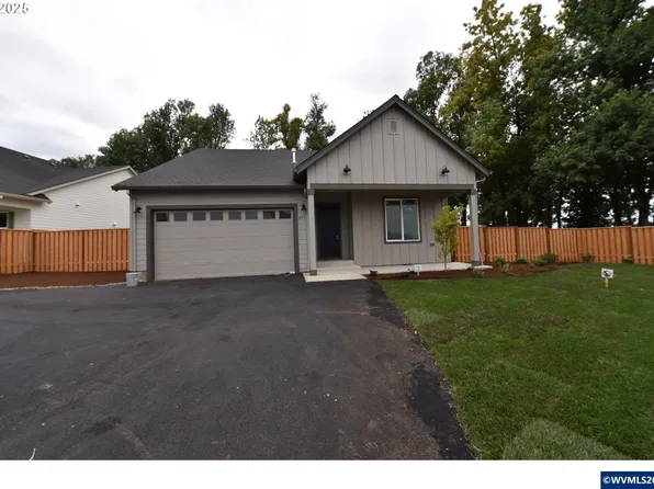 911 Oakleaf Way, Silverton, OR 97381