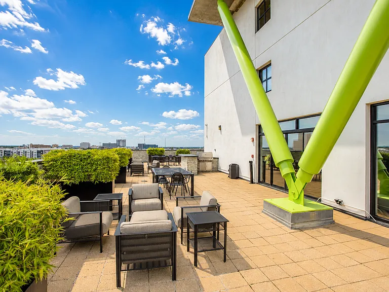 The rooftop and sky lounge is the perfect place to sunbathe, read a book or bbq with friends. Also enjoy 360 views of fireworks going off throughout the DFW during 4th of July.