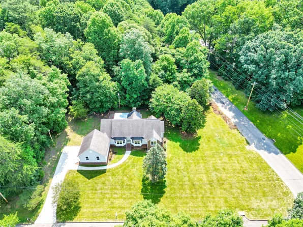 511 Brookwood Dr, Statesville, NC 28677