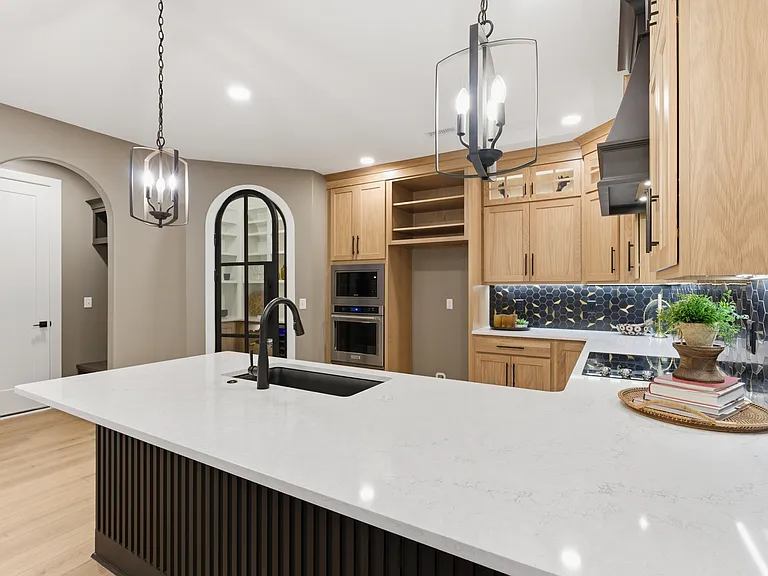 2138 E Beaumont St — Photo 2